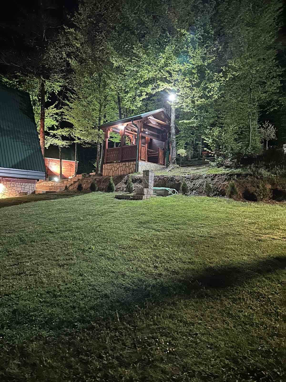 Vila Dobar Pogled - dvorište i zajednički spoljašnji prostor, pogodan za proslave rođedana (1)